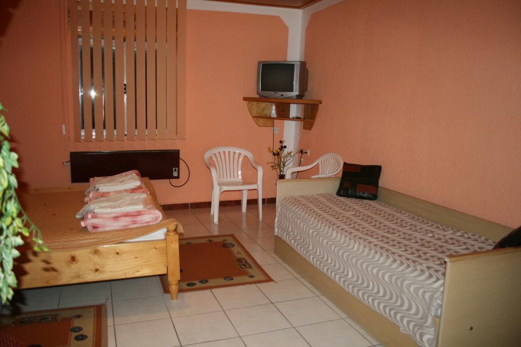 Sobe Rooms Szobak Zimmer Kis Палич Екстериор снимка